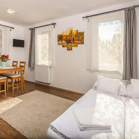 게스트하우스 Szilva Vendeghaz